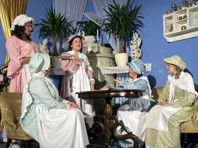 Ein Frauenkränzchen der besonderen Art mit Bernd Sracnik als verkleideter "Pummel" | Foto: Stadtgemeinde Köflach