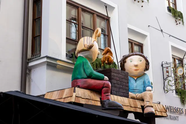 Bei Max und Moritz bewegt sich das Brathähnchen elektronisch – und dank GPS-Tracker bleibt es diesmal garantiert nicht verschwunden. | Foto: Thomas Steinlechner