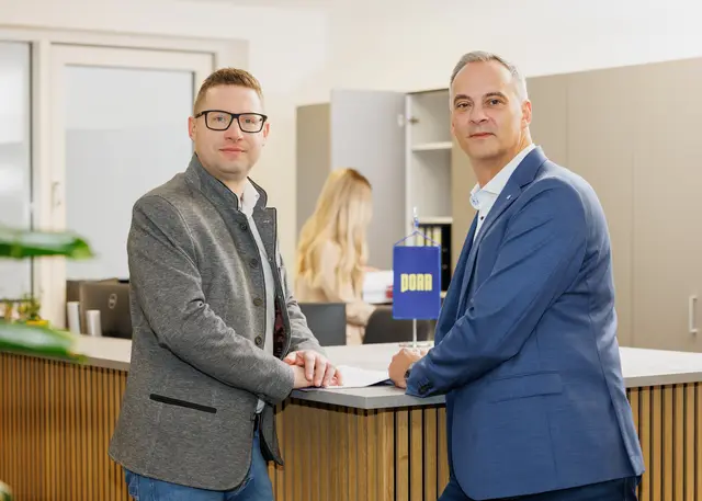 Mit Christian Bruckner und Jürgen Eder übernahmen zwei erfahrene Mitarbeiter das Ruder im Tiefbau und Hochbau von PORR in Feldbach.  | Foto: PORR