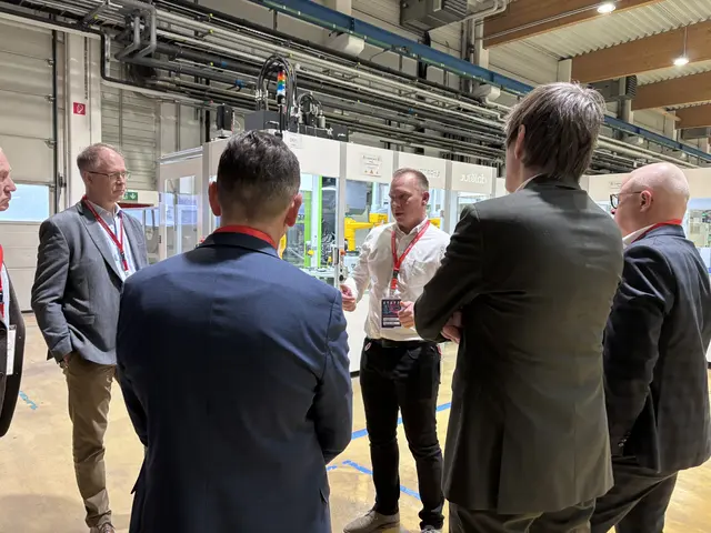 Bei einer Firmenführung erhielten die Gäste Einblicke in Produktion und Qualitätssicherung. | Foto: MeinBezirk/Latzelsberger