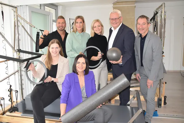 Zu Gast bei der Eröffnung: Gerry und Karin Prior mit Siegendorfs Bürgermeisterin Rita Stenger, Eisenstadts Bürgermeister Thomas Steiner, Christian Mancs und Evelyn Zarits von Wirtschaftskammer Burgenland, sowie Landtagspräsidentin Astrid Eisenkopf.  | Foto: Stefan Schneider