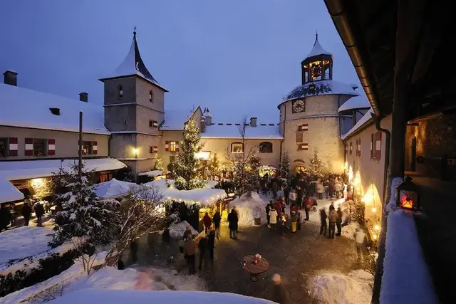 Romantischer Adventmarkt im Burghof der Festung Hohenwerfen. Mit stimmungsvollem Rahmenprogramm für die ganze Familie. | Foto: Burg Hohenwerfen