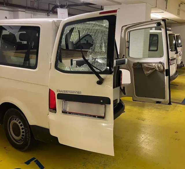 Mehrere Dienstfahrzeuge des Landes OÖ wurden mutwillig beschädigt. | Foto: Land OÖ