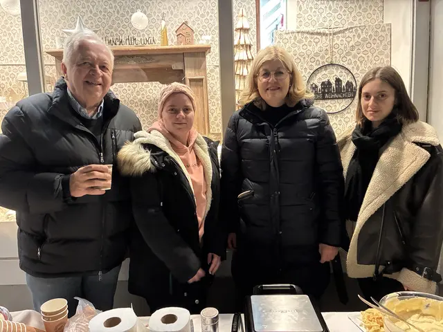 Ein Teil des Teams von "Gewusst wie" mit Edmund (links) und Susanne Mihellyes (dritte von links)........ | Foto: Anna Maria Kaufmann