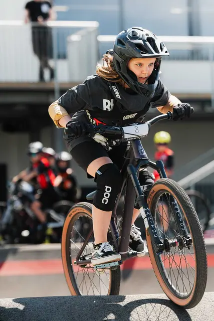 Landesmeisterin aus Hargelsberg: Die 13-jährige Celina Maier unterwegs am Pumptrack. | Foto: Martin Fabian