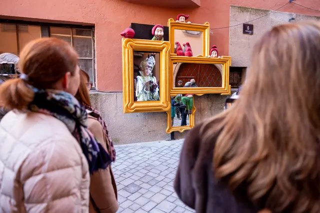 Schneewittchen und die sieben Zwerge setzen einen märchenhaften Akzent in der Altstadt und ziehen große wie kleine Besucher in ihren Bann. | Foto: Thomas Steinlechner