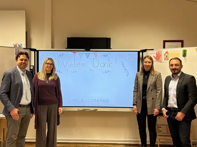 Lokalaugenschein in der ersten Klasse der VS St. Urban mit Bürgermeister Dietmar Rauter und Direktorin Monika Pluch-Rainer. | Foto: Gemeinde St. Urban