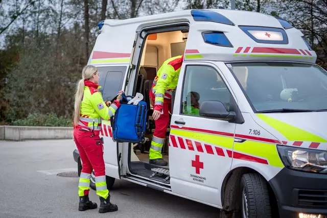 Der 20-Jährige habe bei dem Anprall Verletzungen unbestimmten Grades erlitten. (Symbolfoto) | Foto: Bernhard Knaus 