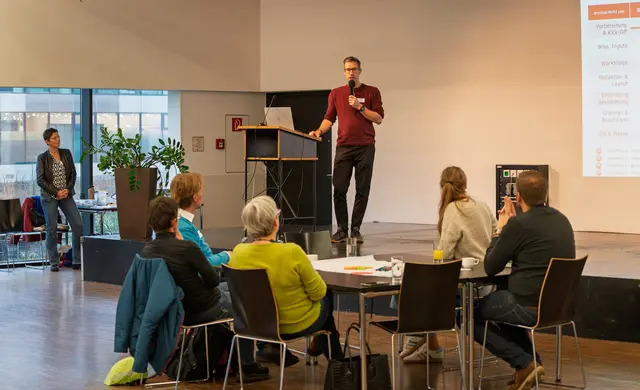 Kürzlich fanden in der TriBühne Lehen die ersten Beteiligungs-Workshops mit insgesamt 70 Expertinnen und Experten aus Zivilgesellschaft und Verwaltung statt. | Foto: Stadt Salzburg