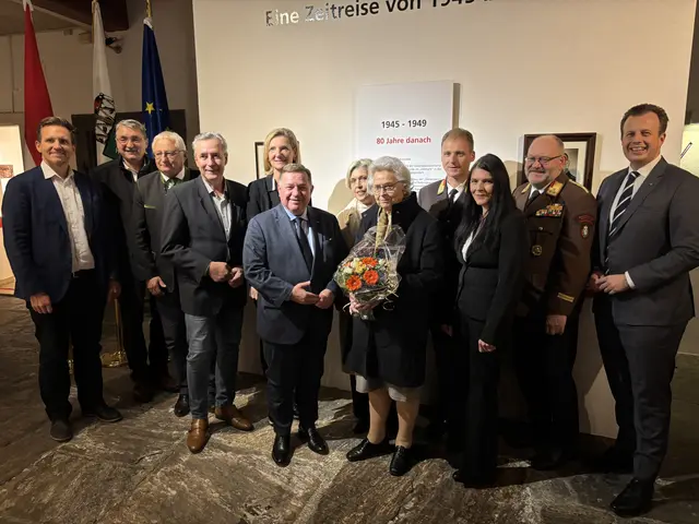 Ein Teil der Festgesellschaft mit der Witwe des Gründungsobmannes, Helene Purr (Mitte). | Foto: MeinBezirk/Katrin Löschnig