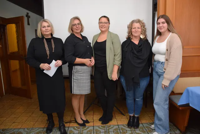 Stadträtin Doris Koch, Gemeinderätin Claudia Weinbrenner, Referentin Mag. Julia Lindenhofer, Pflegenurse Kerstin Kneissl und Valentina Jandl (Volkshochschule). | Foto: Stadt Amstetten