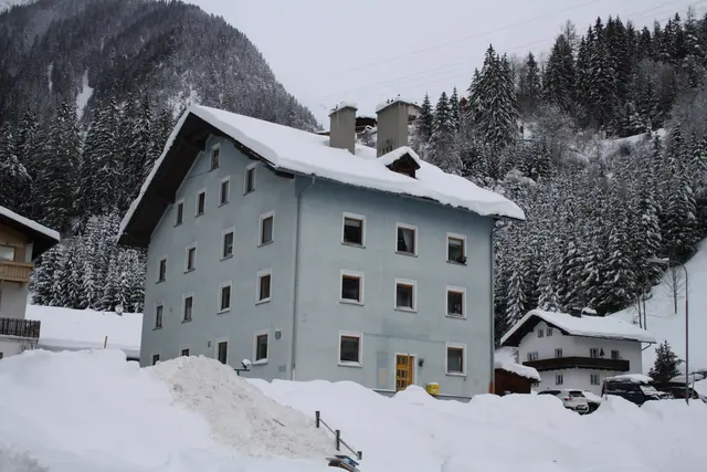 In diesem Gebäude sollen Einheiten für Betreutes Wohnen entstehen.  | Foto: Elisabeth Zangerl 