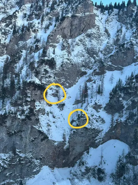 Einsatz im März auf der Rax: In diesen Bereich hatten sich die Wiener Klettersteig-Touristen verirrt und mussten gerettet werden. | Foto: BMI/Flugpolizei