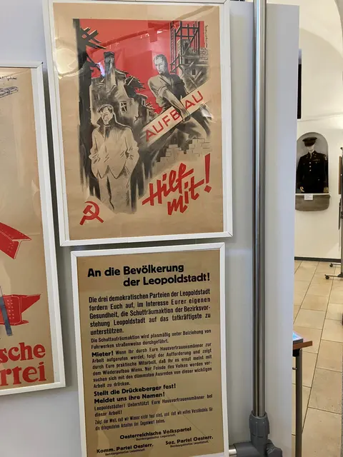 Wer beim Schuttaufräumen nicht mitmachen wollte, wird von den Parteien als "Drückeberger" angesehen: Ausstellungsstücke wie dieser HIlfsaufruf aus Wien zeigen den Weg zur Österreichs Wiederaufbau zwischen 1945 und 1955 nach.  | Foto: Karl Ettinger 