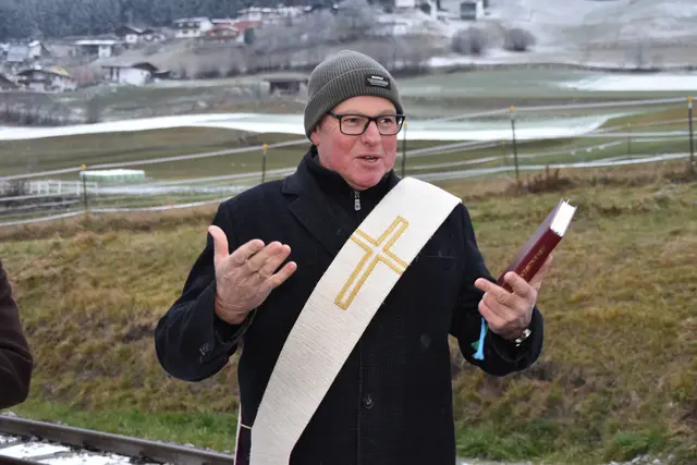 Diakon Leo Hinterlechner segnete die neue Einrichtung.