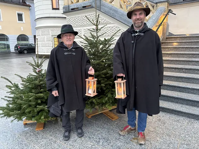 Vom 29. November bis 6. Jänner sind 13 Nachtwächter unterwegs, die die Kerzen entzünden und später wieder löschen. | Foto: MeinBezirk/Gerda Sammer-Schmidt