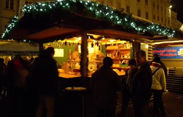 Der Alte Markt in der Altstadt von Salzburg diente schon im 13. Jahrhundert als Marktplatz. Seit mittlerweile über 25 Jahren findet hier in der Vorweihnachtszeit ein Adventmarkt statt, der dem guten Zweck dient. | Foto: Lionsclub