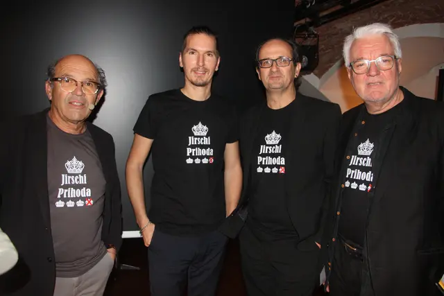 Hannes Feurer las, Bernd Kohlhofer, Werner Reiter und Kurt Maier (v.l.) musizierten. | Foto: Josef Hofmüller