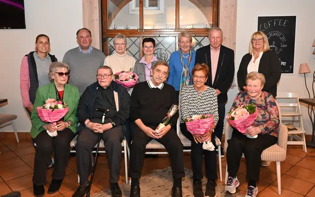 Die Jubilare mit Bürgermeisterin Dagmar Händler, Katharina Feischl, Norbert Schalek, Franz Kurz, Helene Hauser und Ilse Schmoll. | Foto: Pohl