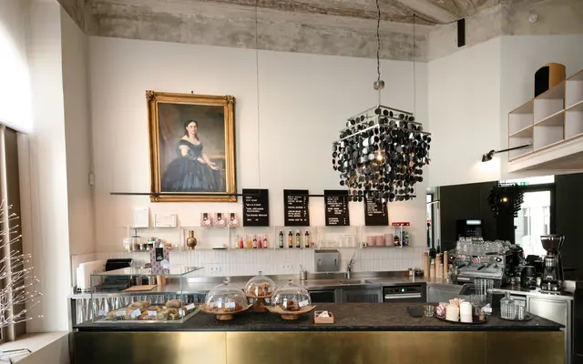 Im Espresso co-rivo-rivo treffen Moderne und klassischer Kaffeehaus-Charme aufeinander und schaffen so eine absolute Wohlfühlatmosphäre. | Foto: DI Svetoslava Svetoslavova