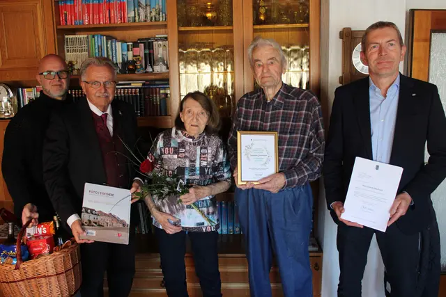 Josef und Hermine Dulhofer aus Möllersdorf begingen vor kurzem ihre „Steinerne Hochzeit“. | Foto: Stadtgemeinde Traiskirchen