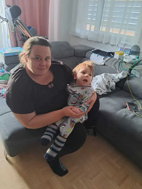 Niklas kann nicht sprechen, kommuniziert aber mit seinen ganz eigenen Zeichen. | Foto: Walter Eisner