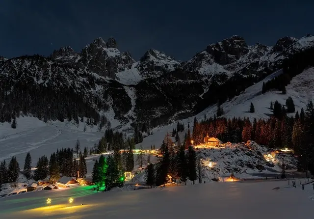 Das Hofalmgebiet ist im Winter entweder mittels Taxitransfer, Pferdeschlittenfahrt oder zu Fuß erreichbar. | Foto: Coen Weesjes