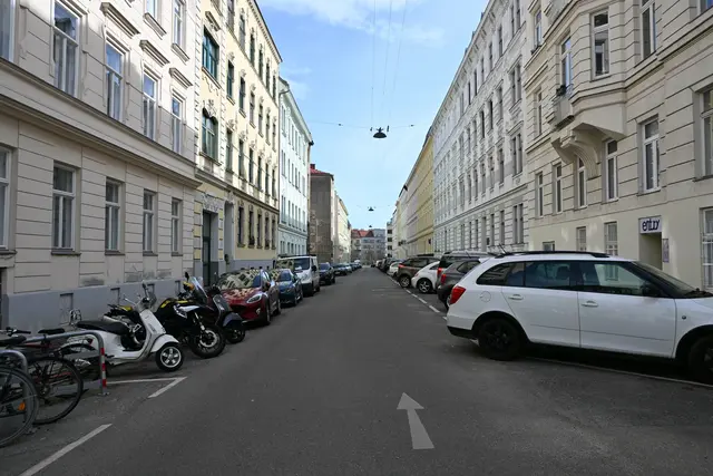 Der Bezirk hat die Bauarbeiten in der Michaelerstraße für die Neugestaltung und Begrünung genutzt. | Foto: BV 18