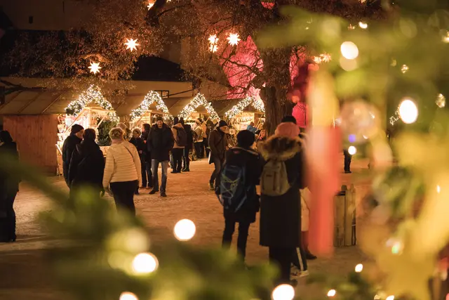 Stimmungsvolles Ambiente: der Adventmarkt auf der Festung Hohensalzburg. | Foto: SBSB