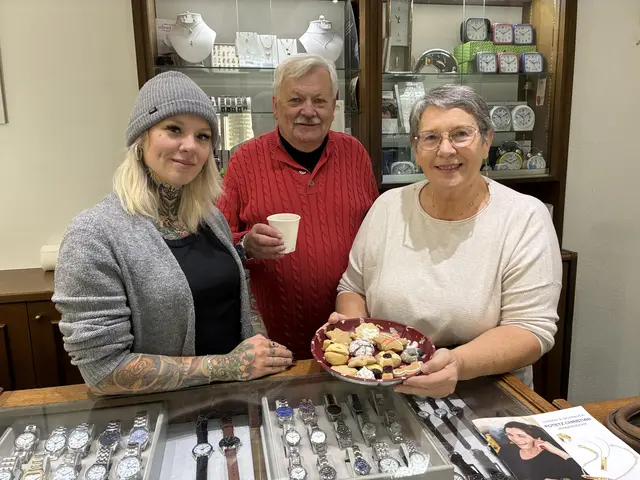 Juwelier Edmund Potetz (Mitte) mit Gattin Ursula (rechts) und Tochter Elisabeth Marko. | Foto: Anna Maria Kaufmann