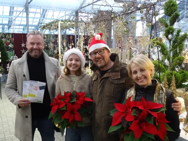 Projektbetreiber Günther Kazianka (li.) vom Rotary Club Völkermarkt bedankt sich bei Familie Sattler für die Unterstützung der Jugendinitiative #strong. | Foto: Privat