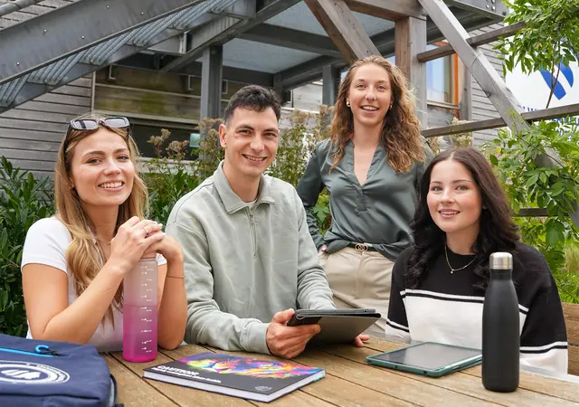 Beim „Balanced Study Rhythm“-Modell wechseln sich Präsenzeinheiten, Online- und Selbstlernphasen ab. | Foto: FHWN