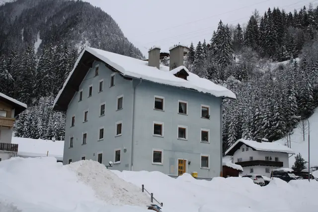 In diesem Gebäude sollen Einheiten für Betreutes Wohnen entstehen.  | Foto: Elisabeth Zangerl 
