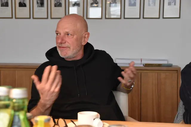 "Ich hatte nicht das Gefühl, es hat geendet, sondern es hat sich nur verwandelt. Es passiert unglaublich viel in Kufstein", so Autor Alfred Kohlhofer.  | Foto: Barbara Fluckinger