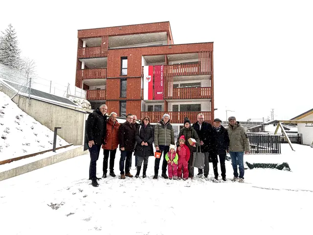 Schlüsselübergabe bei der neuen Wohnanlage. | Foto: Nikolaus Kogler