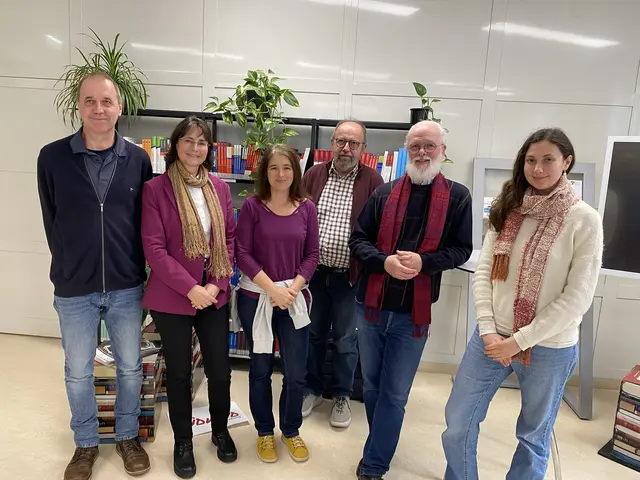 Veranstalter: Ewald Hiebl (Universität Salzburg, Leopold Kohr-Archiv), Susanna Vötter-Dankl (Leopold Kohr-Akademie), Sonja Schachner (Südwind), Robert Müllner (Grüne - Generation plus) Alternativnobelpreisträger Mycle Schneider und Sarah Vötter (Leopold Kohr-Akademie). | Foto: Leopold Kohr-Akademie