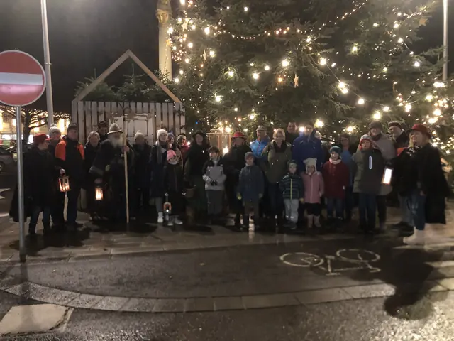 Der Adventmarkt am Rathausplatz und der dahinter liegende Zwergerlwald haben jedes Wochenende geöffnet. | Foto: Beatrice Strohmaier