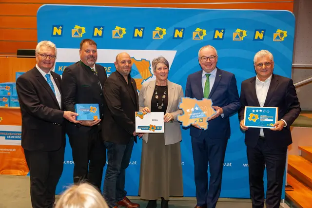 v.li.n.re.: LAbg. Bgm. Christoph Kainz, Bgm. Bmstr. Ing. Franz Holzer, StR Jörg Ney, Vbgm. Gabriela Dietl, LH-Stv. Dr. Stephan Pernkopf und LR Martin Antauer | Foto: NÖZSV