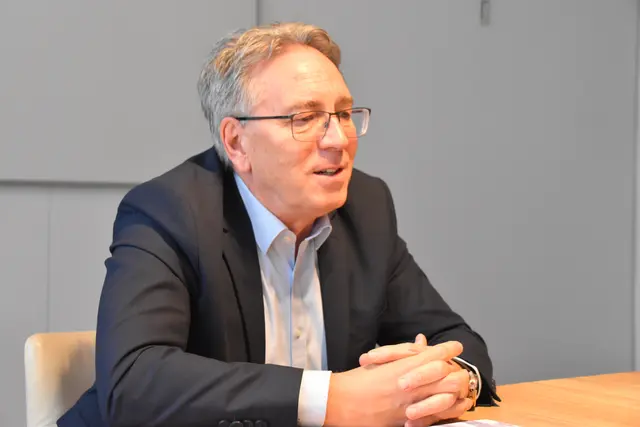 "Wir haben überhaupt kein Problem, solche Sachen, die sich auch kritisch mit der Stadt befassen, aufzuarbeiten", so Bürgermeister Martin Krumschnabel.  | Foto: Barbara Fluckinger