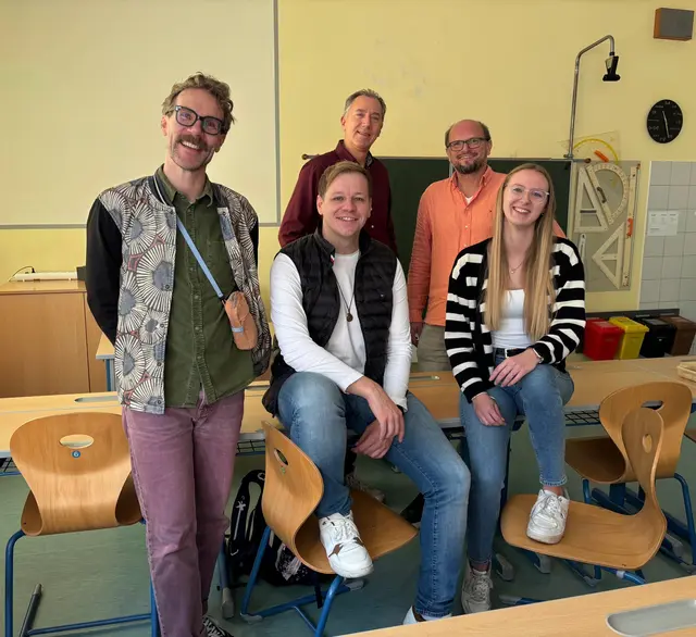 Neu im Team: vorne (v.l.) Dr. Georg Schneditz, MSc., Direktor Manuel Lesky, BEd., MEd.,
Laura Gansberger, dahinter (v.l.) Mag. Alexander Zirnig und DI (FH) Markus Bacher. | Foto: Mittelschule Thörl