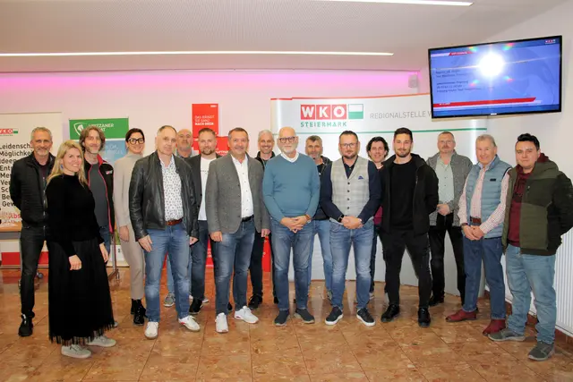 Zahlreiche Fahrzeughändlerinnen und -händler trafen sich bei der WKO Voitsberg mit Bezirksmeister Markus Scheer | Foto: Cescutti