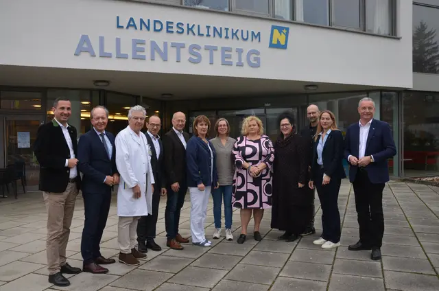 Vorstand Mag. Dr. Bernhard Kadlec, Geschäftsführer Gesundheit Waldviertel GmbH Dr. Andreas Reifschneider, Ärztlicher Standortleiter LK Allentsteig Prim. Univ.-Doz. Dr. Christian Bancher, Kaufmännischer Direktor LK Horn-Allentsteig Mag. Franz Huber, Ärztlicher Direktor LK Horn-Allentsteig Prim. Dr. Reinhold Klug, MBA, FACS, Pflegerische Bereichsleitung LK Allentsteig DGKP Beatrix Litschauer, Betriebsrätin Irene Pany, Vorständin Mag. jur. Dr. med. Elisabeth Bräutigam, MBA, Pflegedirektorin LK Horn-Allentsteig Mag. Elisabeth Klang, Pflegerischer Standortleiter LK Allentsteig DGKP Manfred Astner, MSc, Kaufmännische Standortleiterin LK Allentsteig Dipl.-Ing. Katharina Hochleitner, MSc und Vorstand Mag. Gerhard Dafert, v.l. | Foto: LK Allentsteig