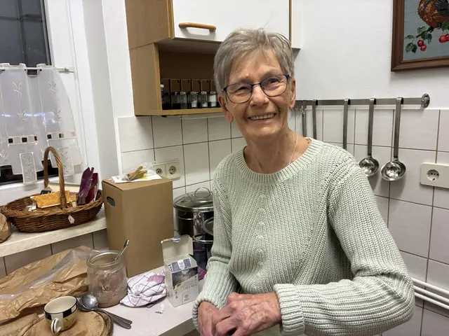 Renate Legenstein, stets für den Weltladen im Einsatz.  | Foto: Anna Maria Kaufmann