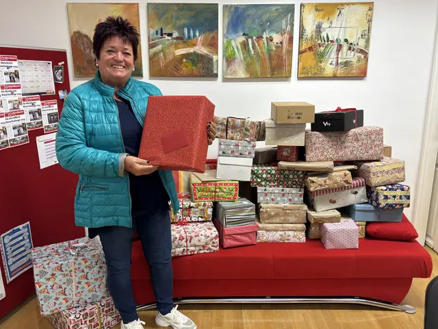 Renate Weixelberger sammelte in diesem Jahr 516 Geschenke für "Weihnachten im Schuhkarton", als Zwischenabgabestelle diente auch das MeinBezirk-Büro. | Foto: MeinBezirk