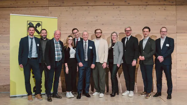 Beim anschließenden „Get Together“ wurden die neuen Einblicke in die Welt der KI noch lange vertieft und rege diskutiert. | Foto: Raiffeisenbank