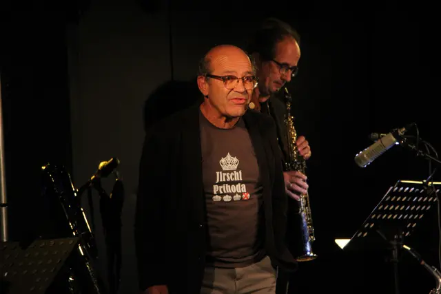 Hannes Feurer brachte einige Texte bekannter Autoren zu Gehör. | Foto: Josef Hofmüller