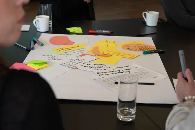 Kürzlich fanden in der TriBühne Lehen die ersten Beteiligungs-Workshops mit insgesamt 70 Expertinnen und Experten aus Zivilgesellschaft und Verwaltung statt. | Foto: Stadt Salzburg