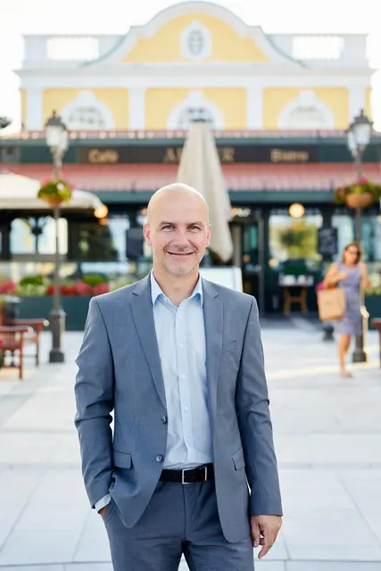 Für Mario Schwann, General Manager McArthurGlen Designer Outlet Parndorf, stellt die Auszeichnung einen Beweis seiner Qualitäten dar. | Foto: McArthurGlen Designer Outlet Pandorf