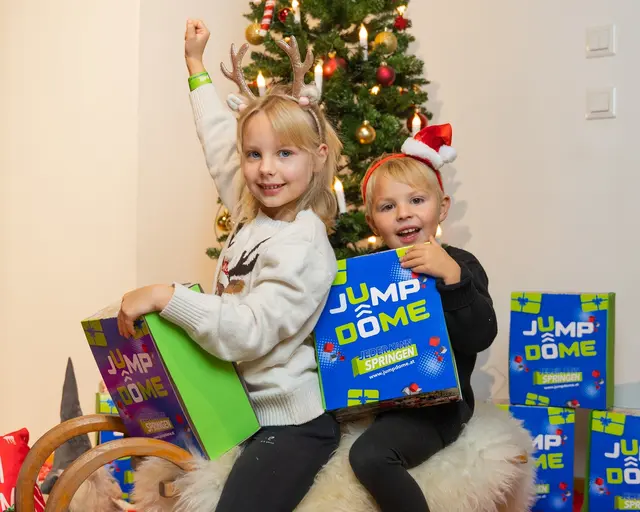 Mit den JUMP DOME Geschenkboxen und Gutscheinen wird das Schenken dieses Jahr ganz einfach.  | Foto: Jump Dome