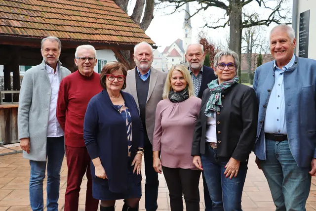 Gerald Murlasits (li) mit dem PVÖ-Bezirksvorstand Alois Pignitter, Renate Wurzinger, Wolfgang Kamedler, Brigitte Zöhrer, Günter Thaller,  Brigitte Baumgartner und Günther Bauer. | Foto: Edith Ertl